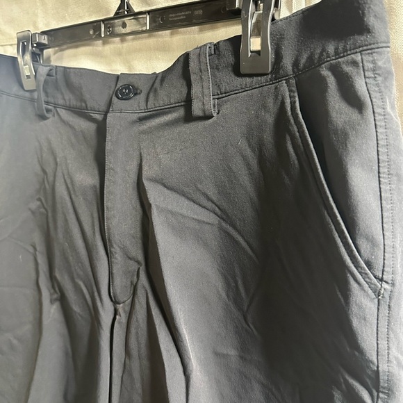 Under Armour Golf Heat Gear Mens 36 Performance Stretch Shorts Black Nylon Blend - Picture 3 of 6